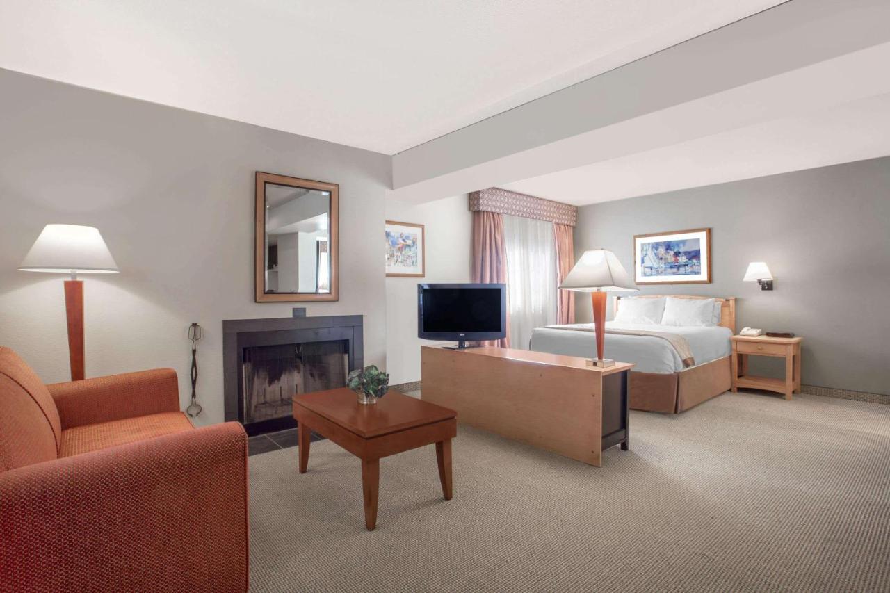Hawthorn Suites By Wyndham Kent, Wa 외부 사진