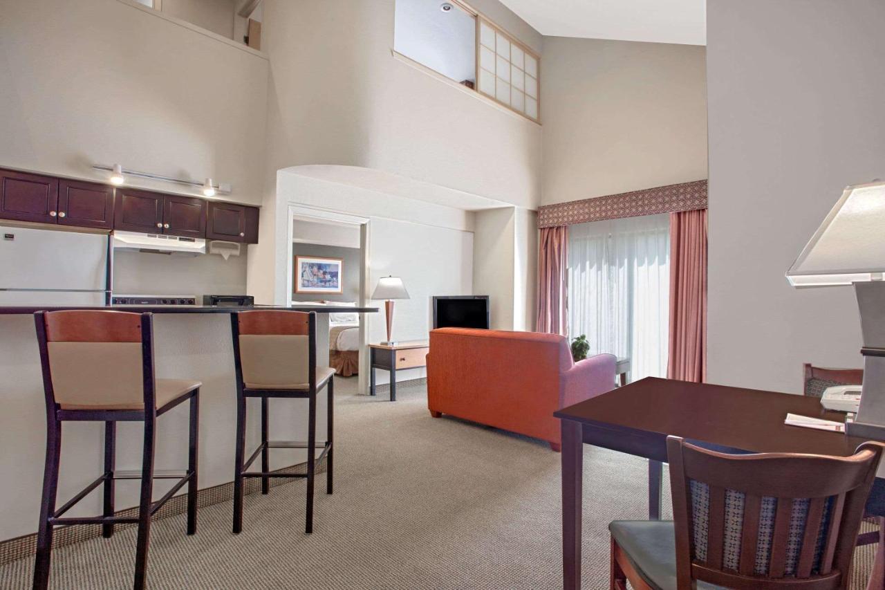 Hawthorn Suites By Wyndham Kent, Wa 외부 사진