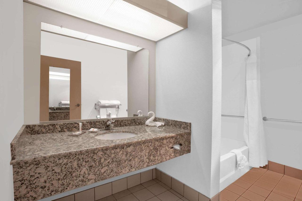 Hawthorn Suites By Wyndham Kent, Wa 외부 사진